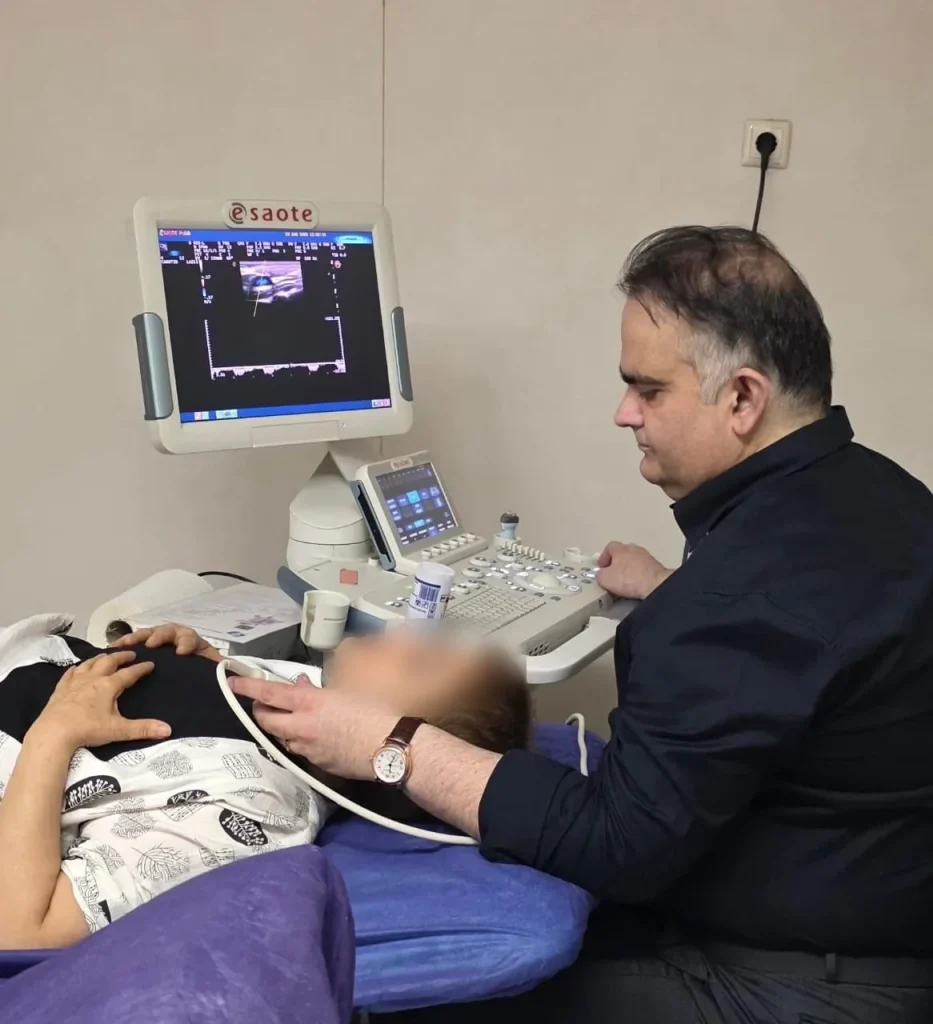 انجام سونوگرافی داپلکس رنگی عروق گردن توسط پزشک متخصص مغز و اعصاب